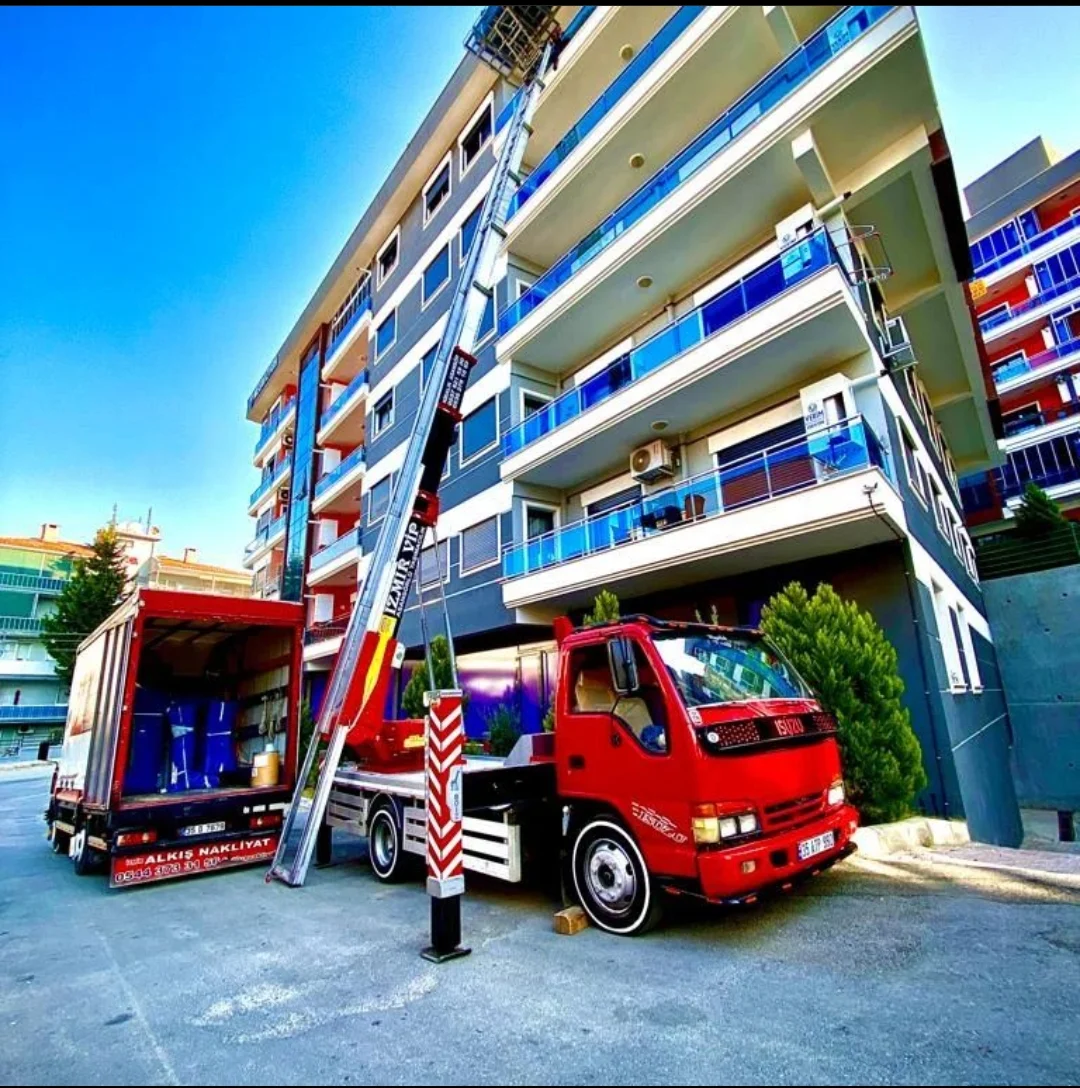 Dış cephe asans&ouml;r&uuml;yle taşıma